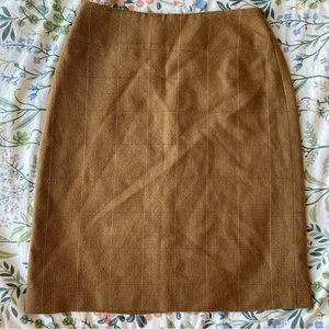 Banana Republic 98% wool skirt size 4 !! EUC. Perfect fall officewear.